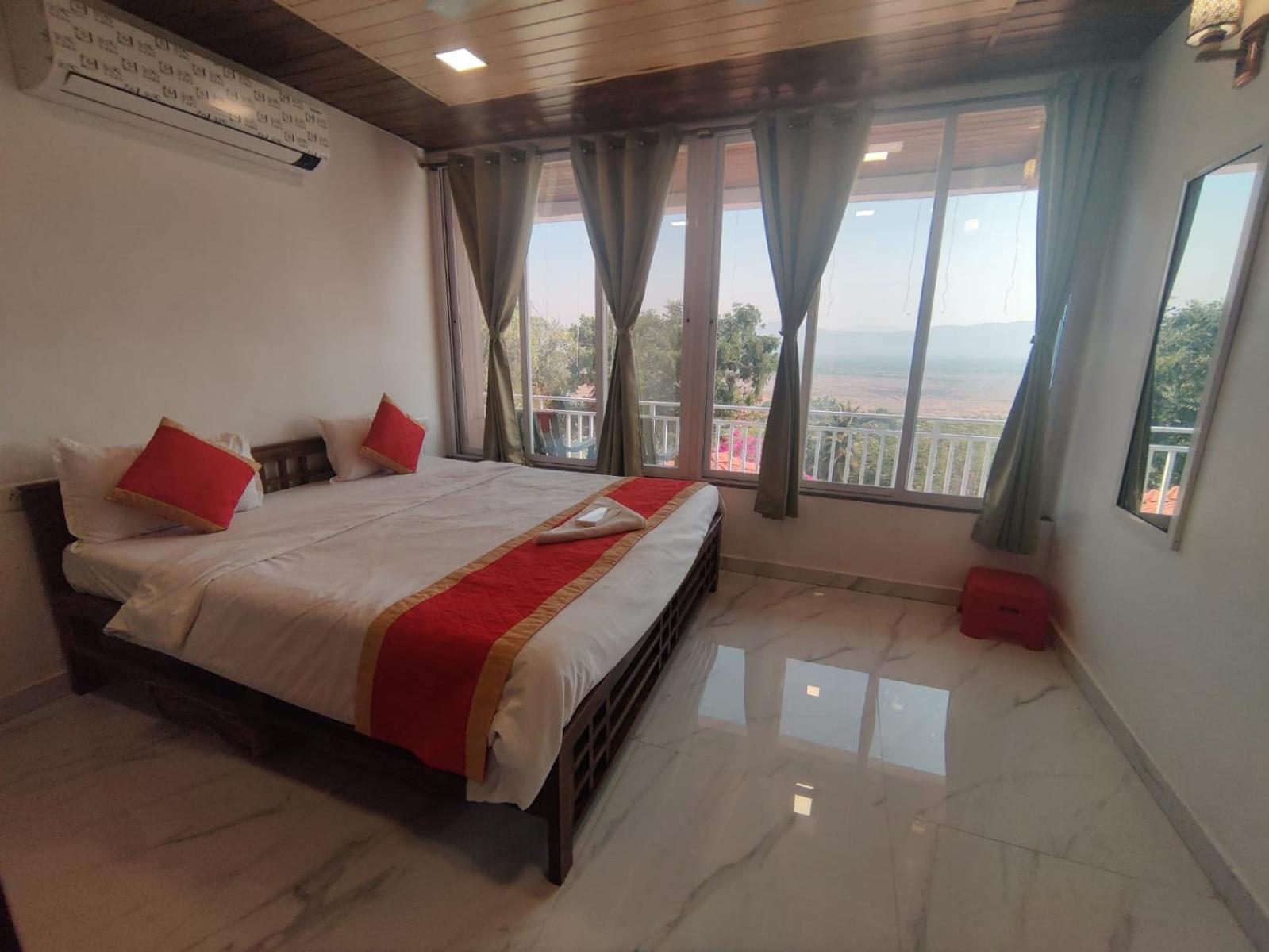 Whitehouse Homestay By Oxystays Hospitality Alībāg Eksteriør billede